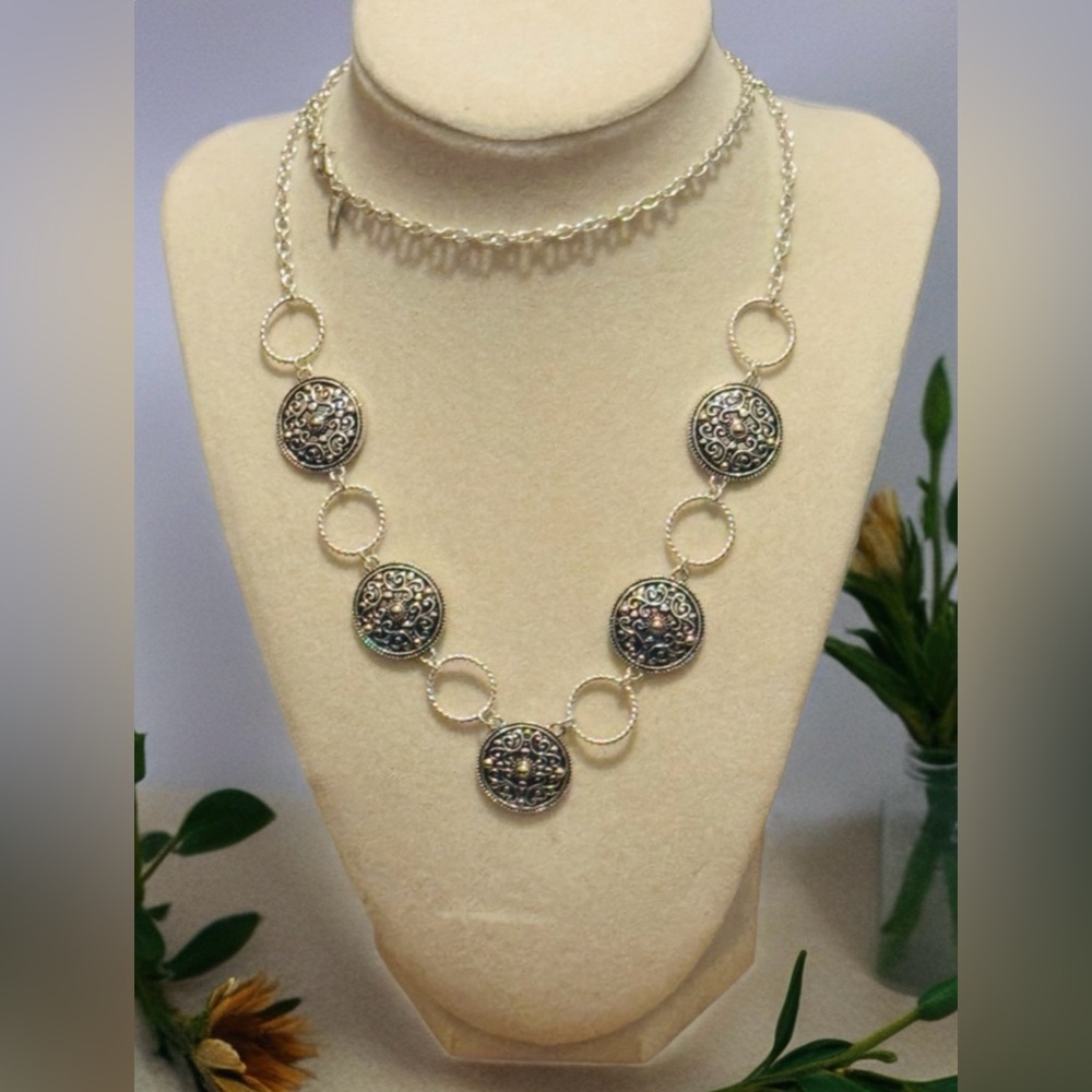 0170 Silver Necklace with Intricate Design